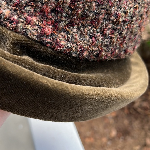 Neckworks Woman’s Hat - Picture 3 of 6